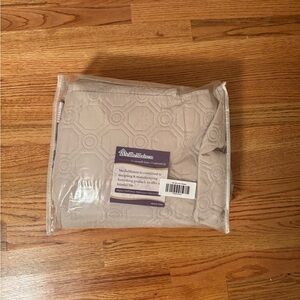 Brand New Waterproof Non-Skid Couch Cover.